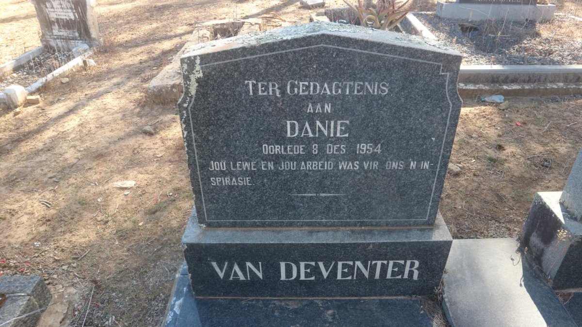 DEVENTER Danie, van -1954 &amp; Hester Jacomina V.D. VYVER 1881-1976