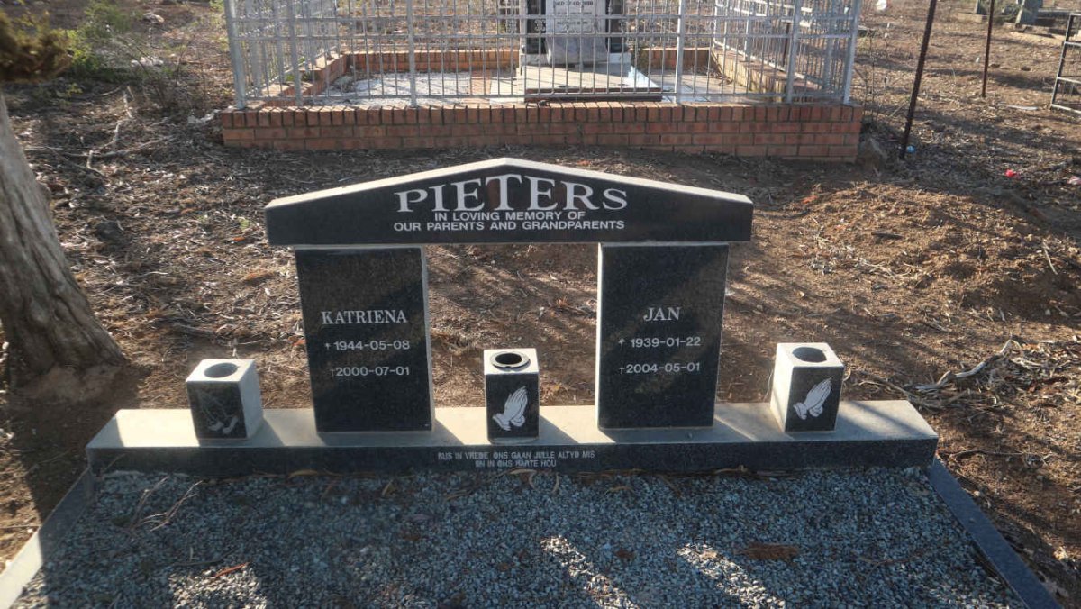 PIETERS Jan 1939-2004 &amp; Katriena 1944-2000