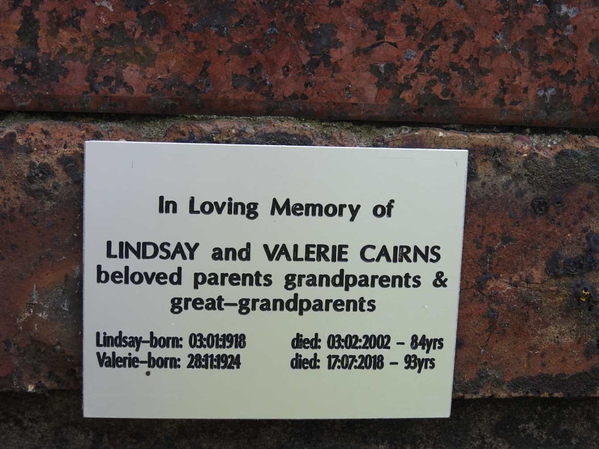 CAIRNS Lindsay 1918-2002 &amp; Valerie 1924-2018