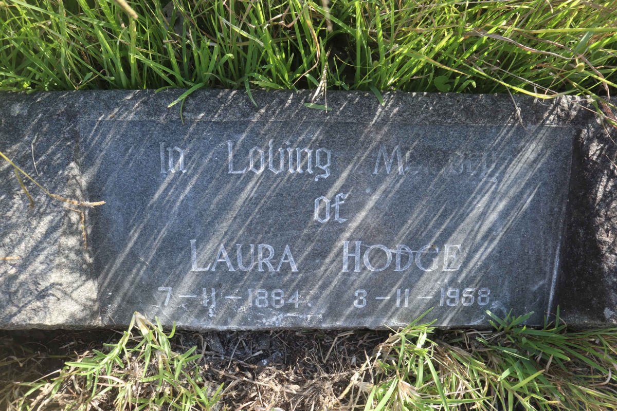 HODGE Laura 1884-1958