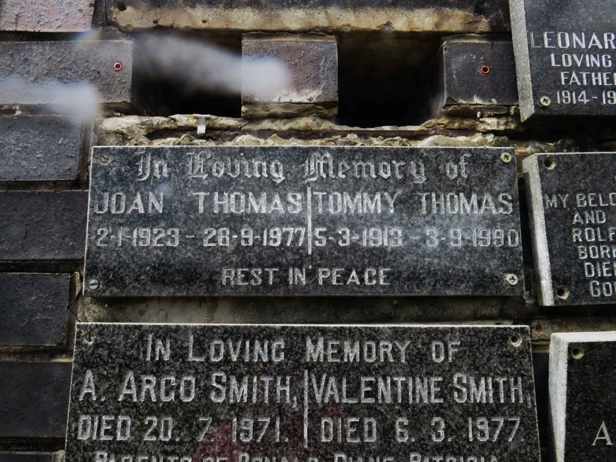 THOMAS Tommy 1913-1990 &amp; Joan 1923-1977