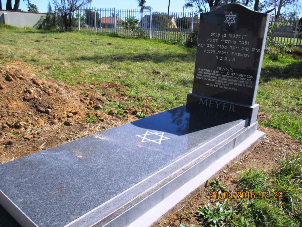 MEYER Dennis 1940-2015