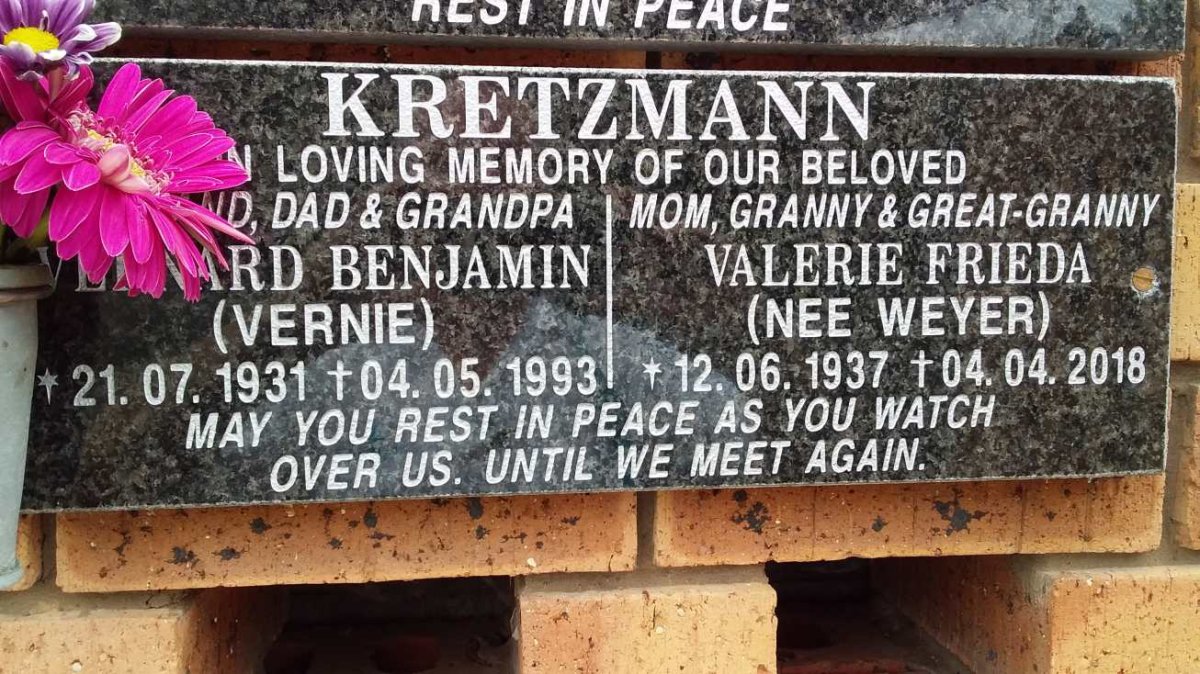 KRETZMANN Vernard Benjamin 1931-1993 &amp; Valerie Frieda WEYER 1937-2018
