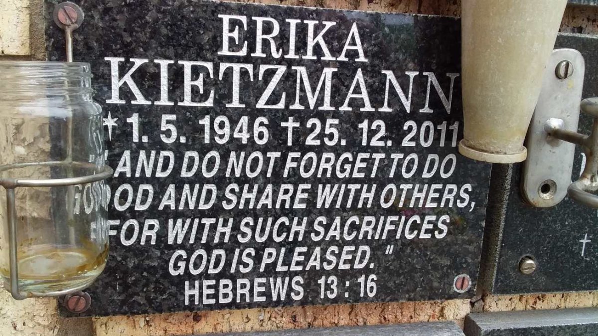 KIETZMANN Erika 1946-2011