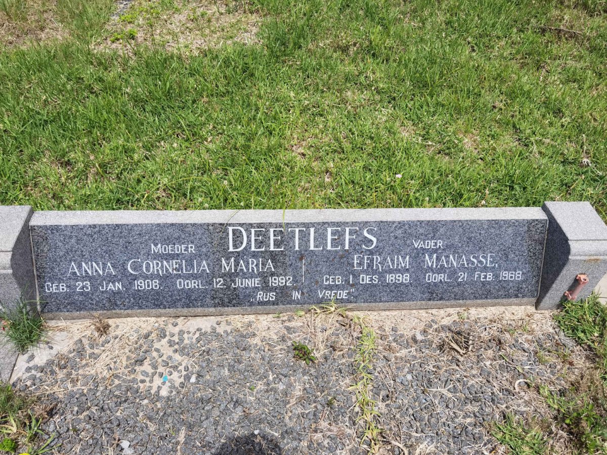 DEETLEFS Efraim Manasse 1898-1968 &amp; Anna Cornelia Maria 1908-1992
