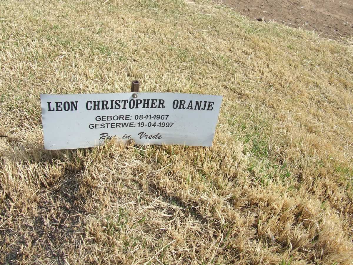 ORANJE Leon Christopher 1967-1997