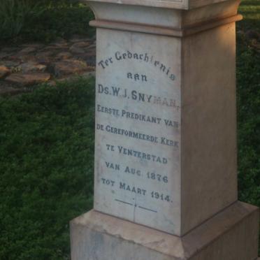 3.  Gedenksuil - Ds. W.J. SNYMAN